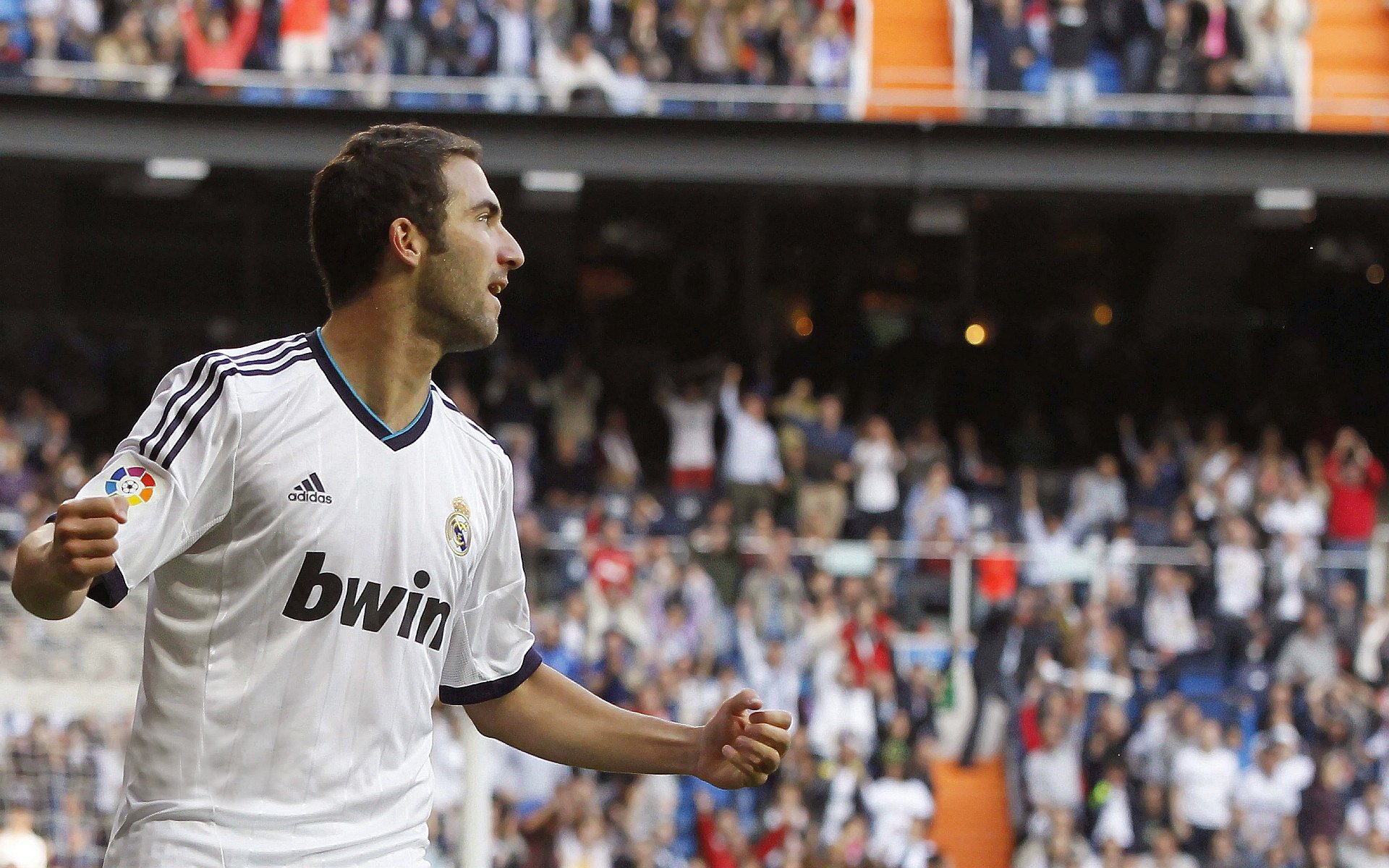 kaiyun登录入口-多特蒙德中场控制力强,期待冲击榜首,多特蒙德中场都有过谁